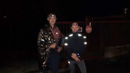 2 runners intrépides à la recherche de monstres et de bonbons !